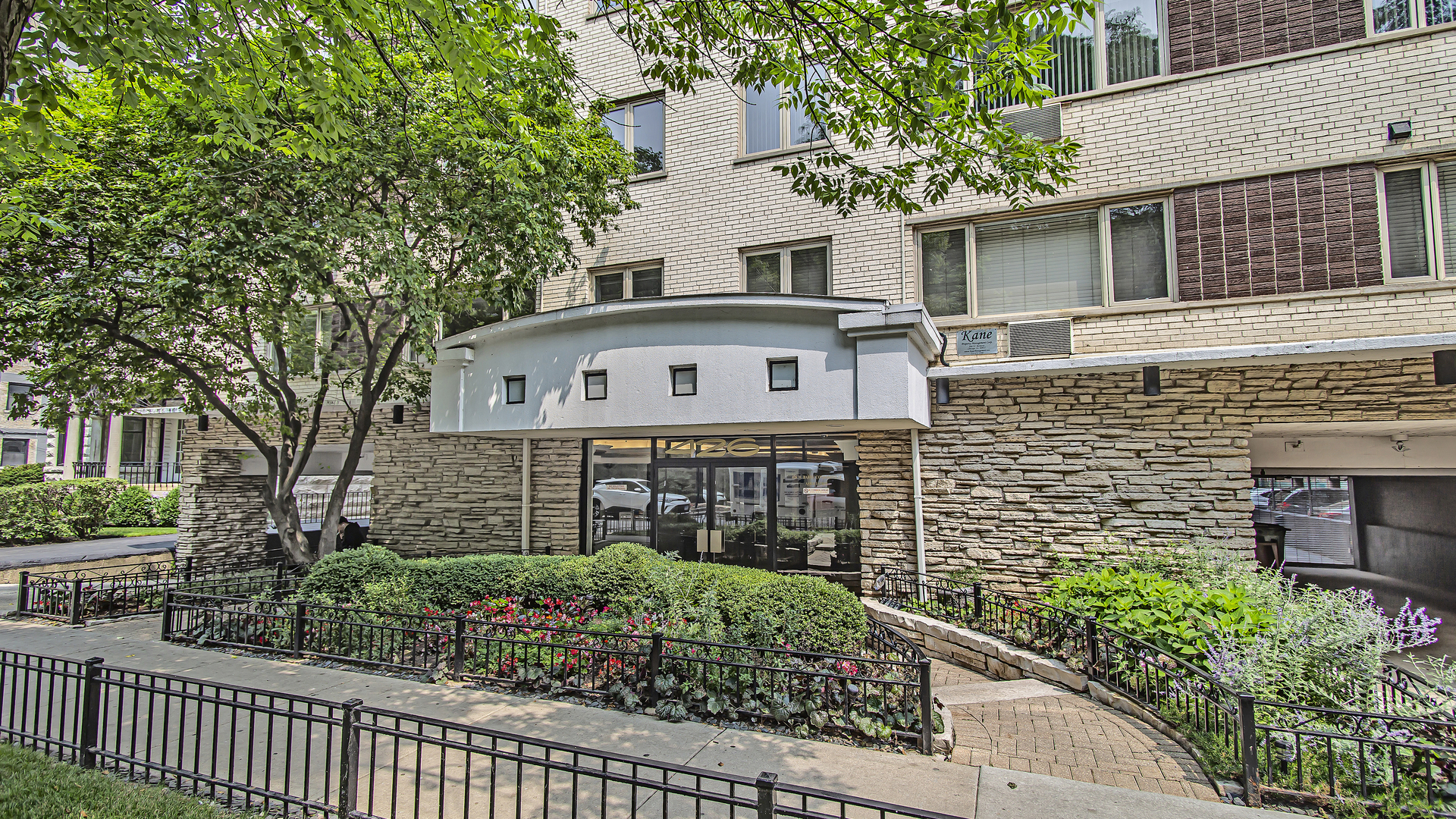 426 W Barry Avenue Unit: 511