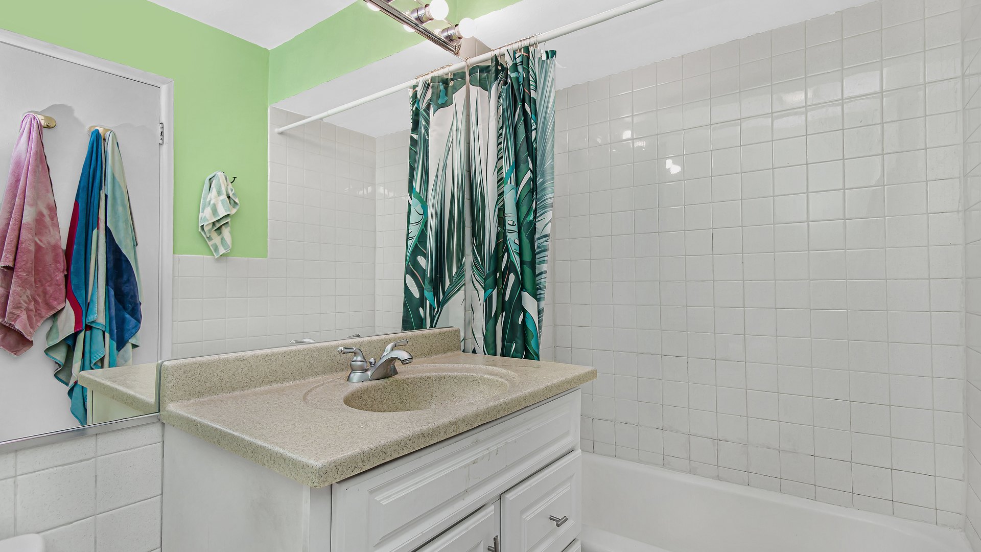 426 W Barry Avenue Unit: 511