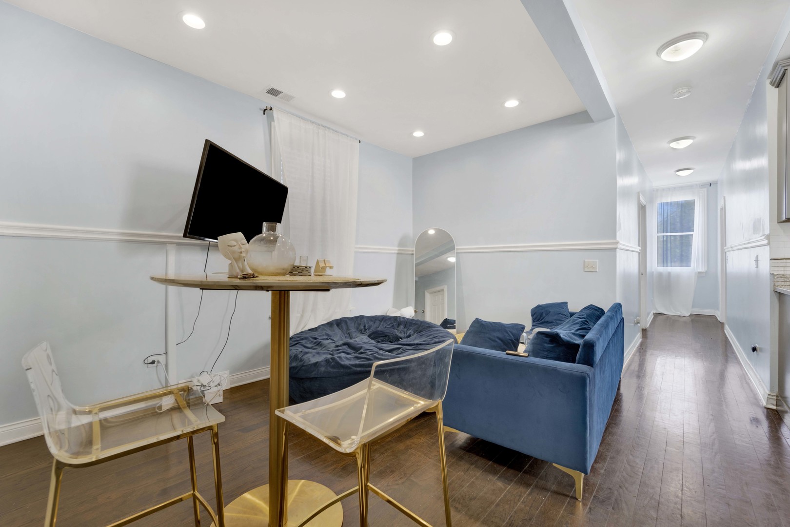 2337 S Sacramento Avenue Unit: 2