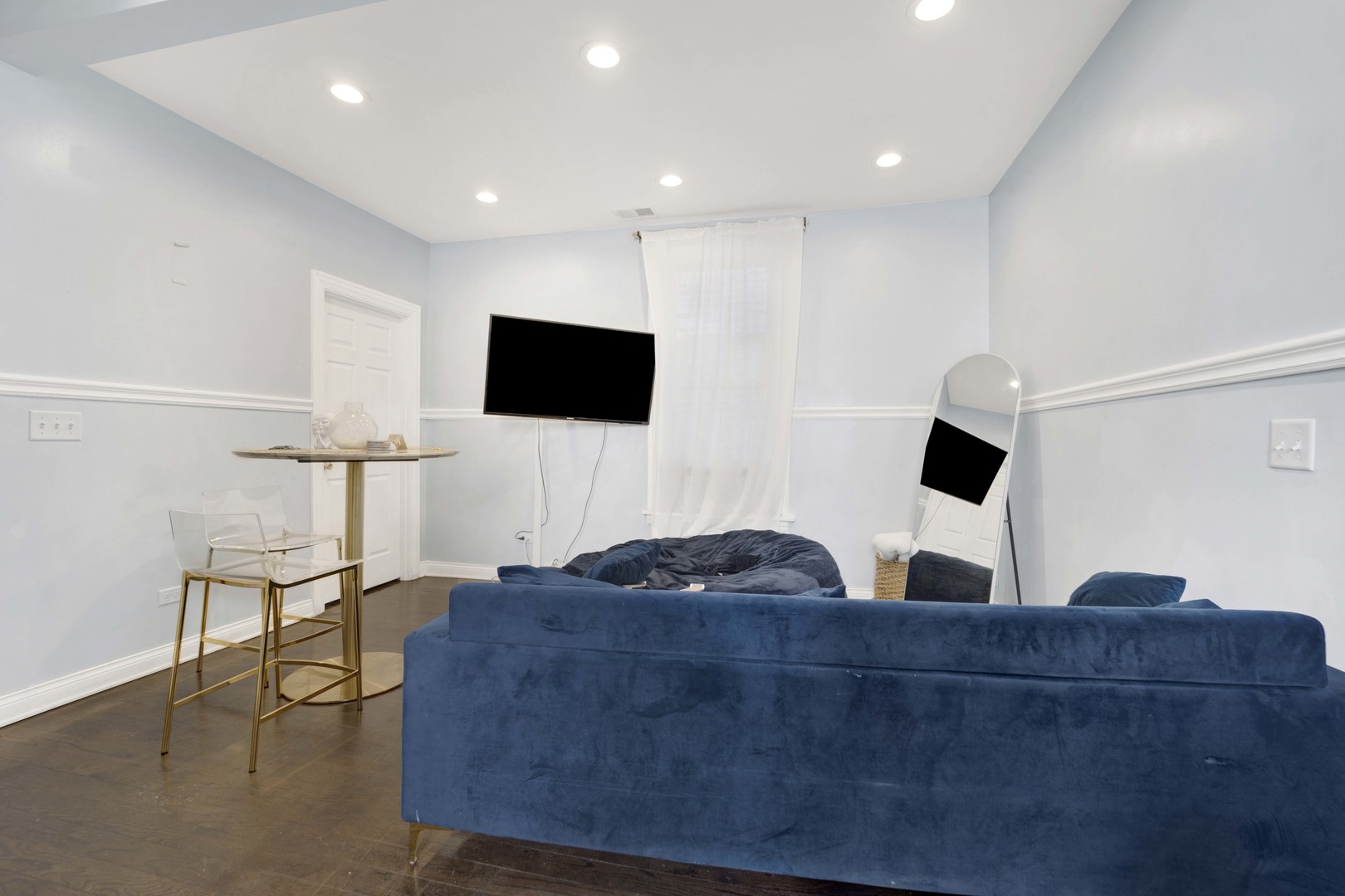 2337 S Sacramento Avenue Unit: 2