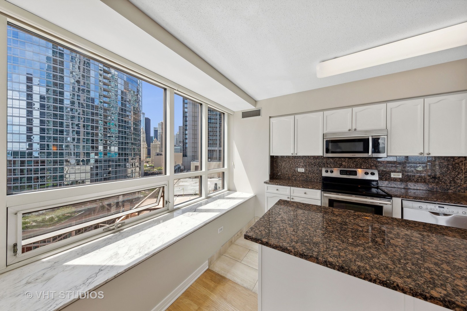 512 N MCCLURG Court Unit: 607