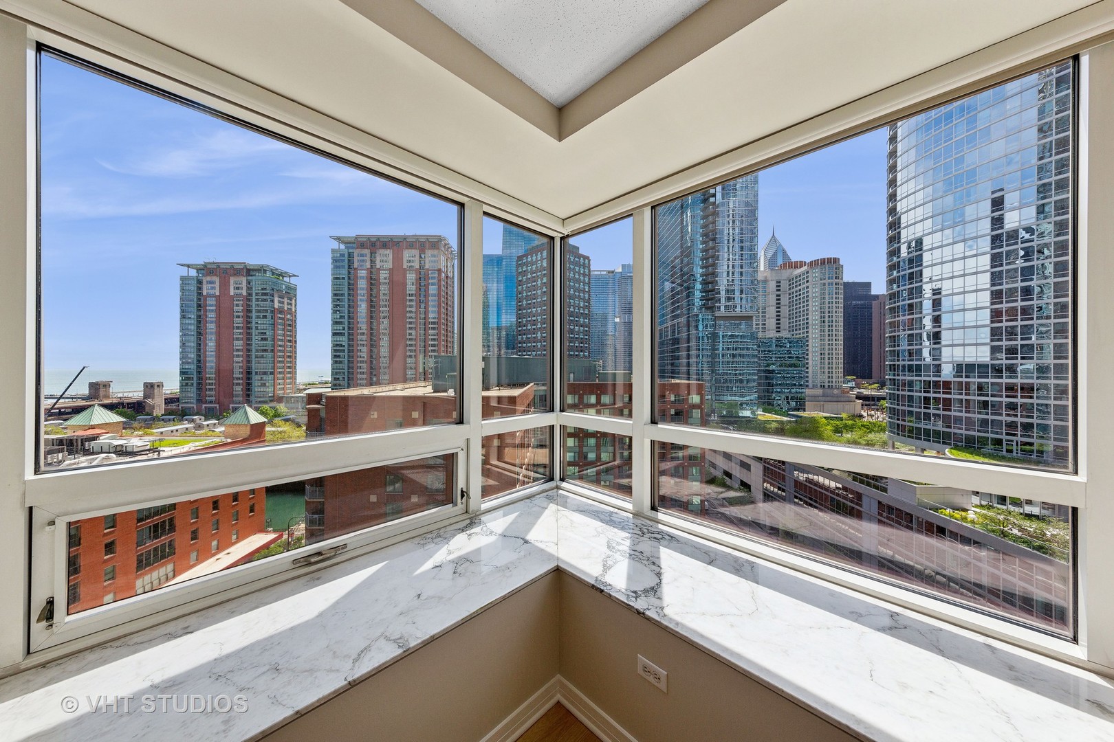 512 N MCCLURG Court Unit: 607