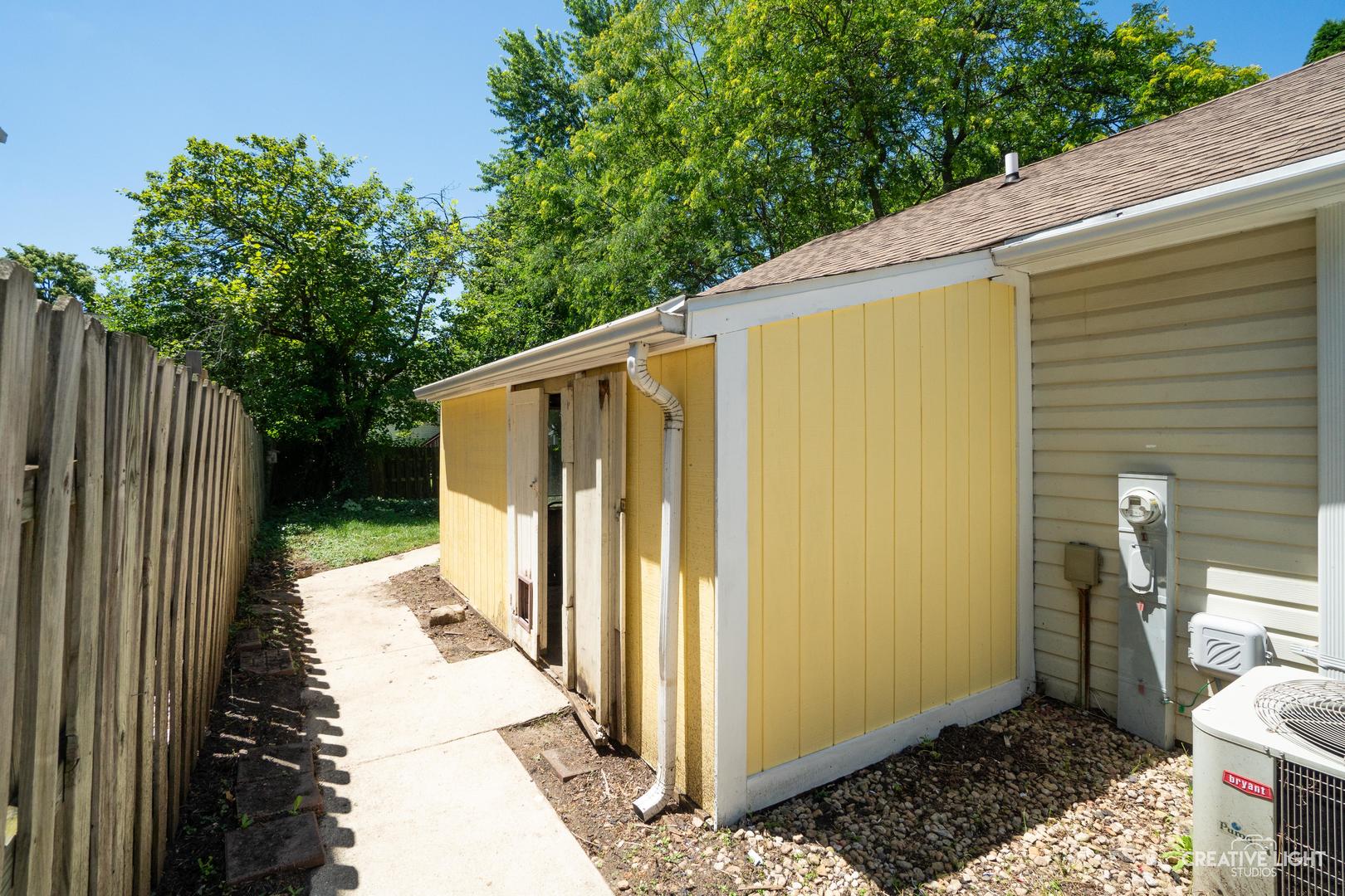 2451 HEDGE ROW Drive