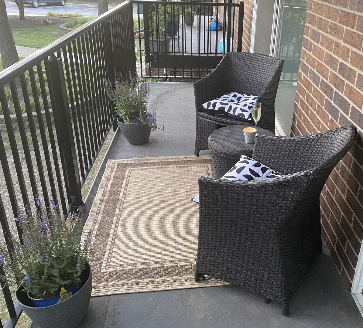 5S040 PEBBLEWOOD Lane Unit: E207