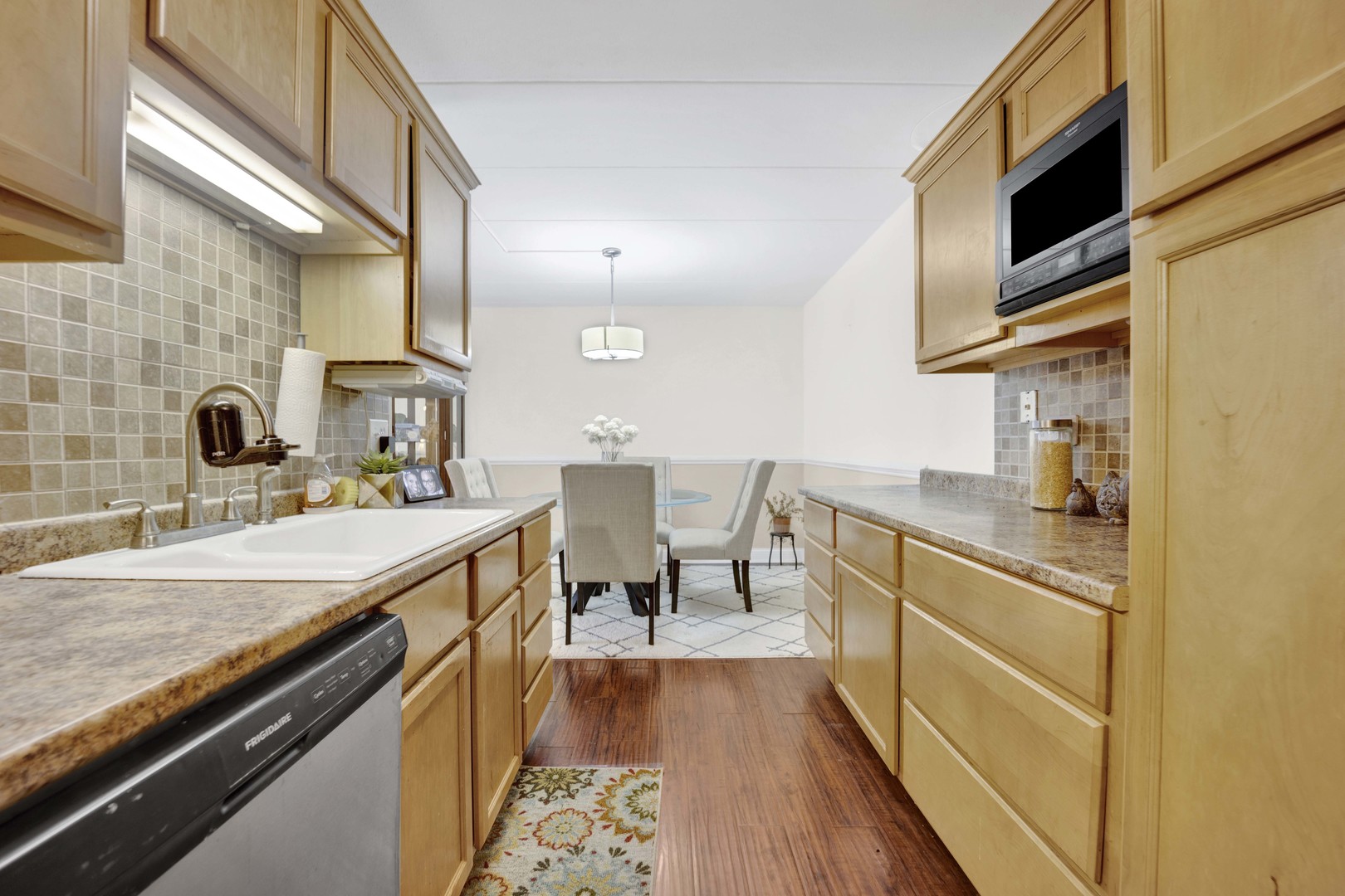 5S040 PEBBLEWOOD Lane Unit: E207