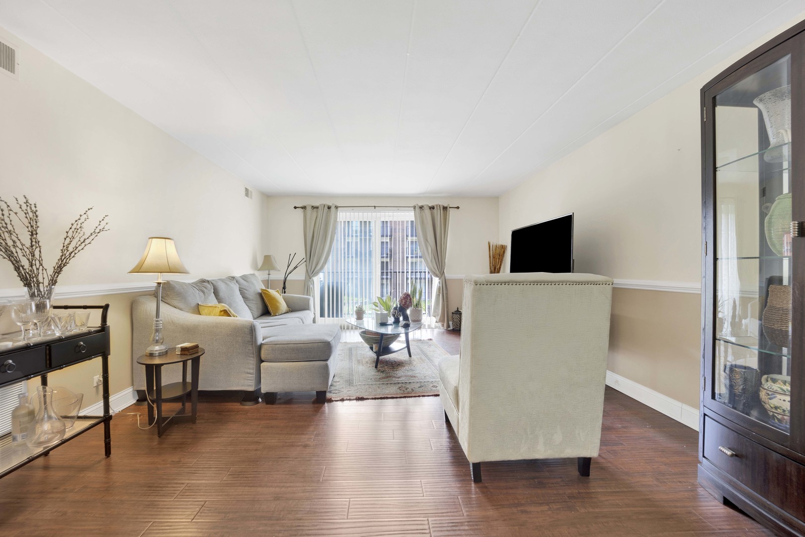 5S040 PEBBLEWOOD Lane Unit: E207
