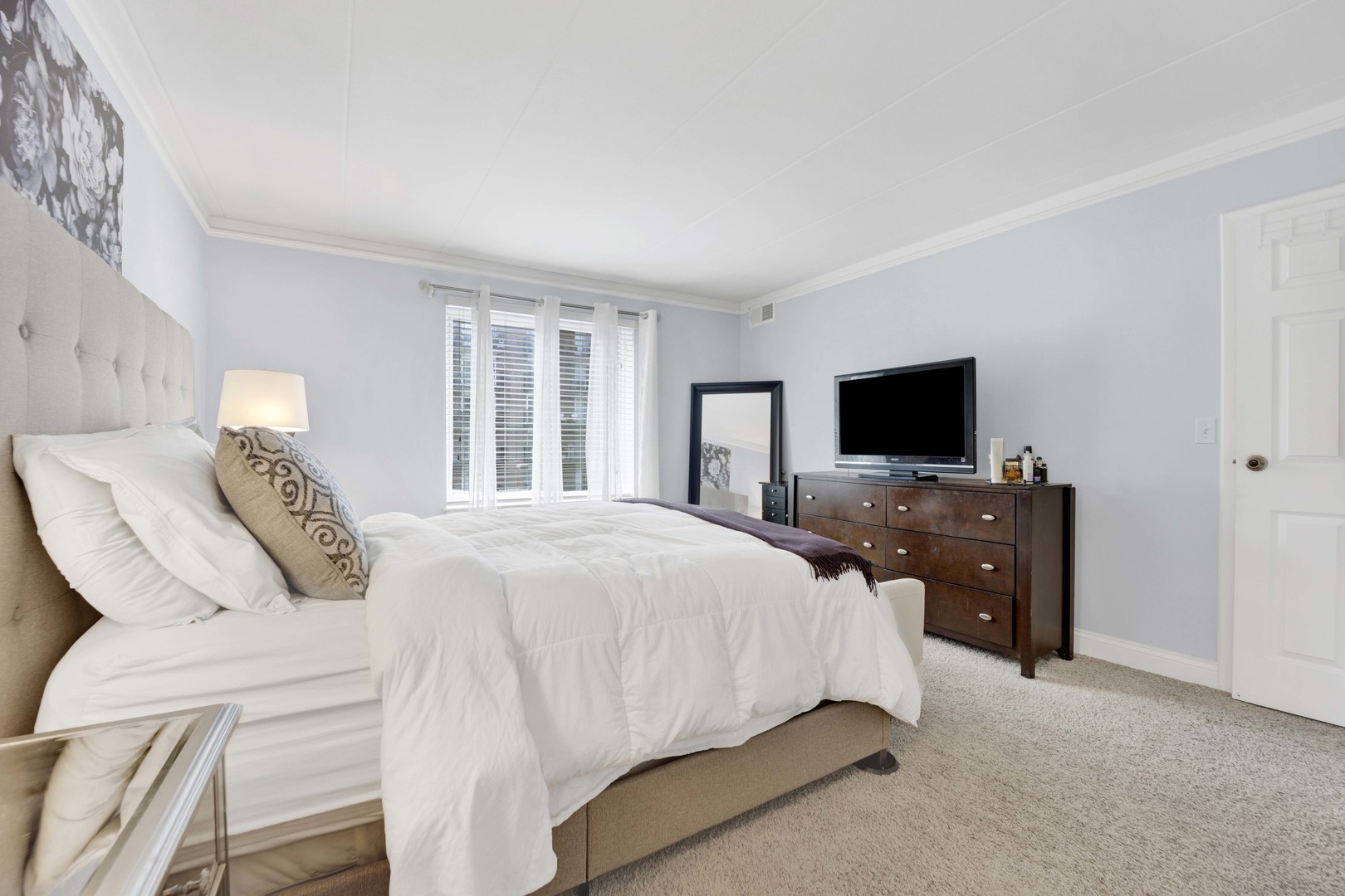 5S040 PEBBLEWOOD Lane Unit: E207
