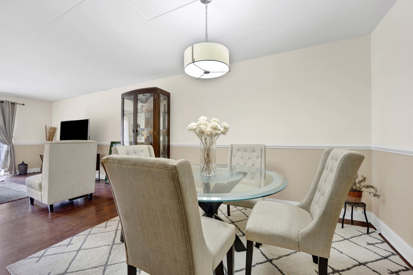 5S040 PEBBLEWOOD Lane Unit: E207