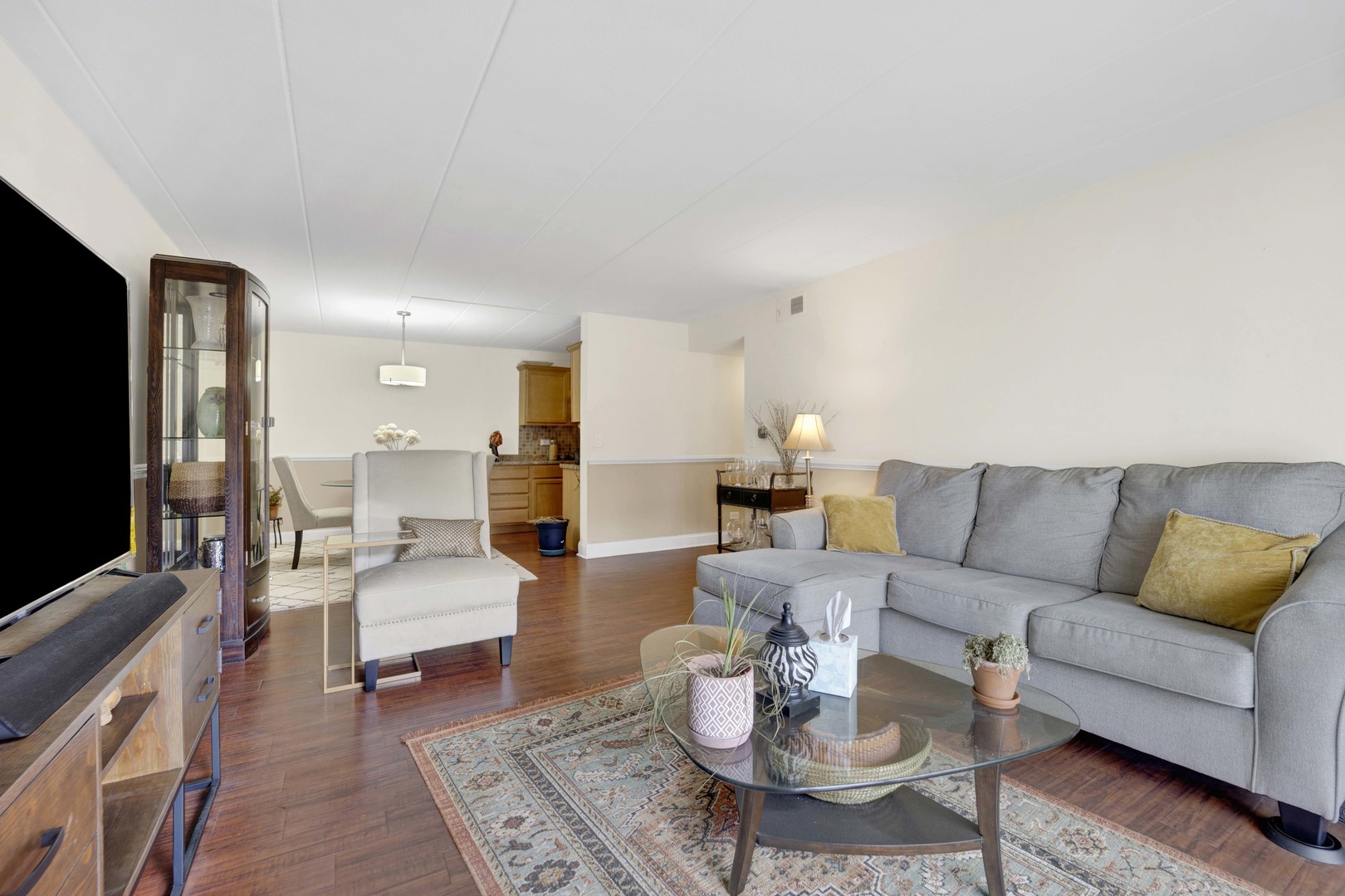 5S040 PEBBLEWOOD Lane Unit: E207