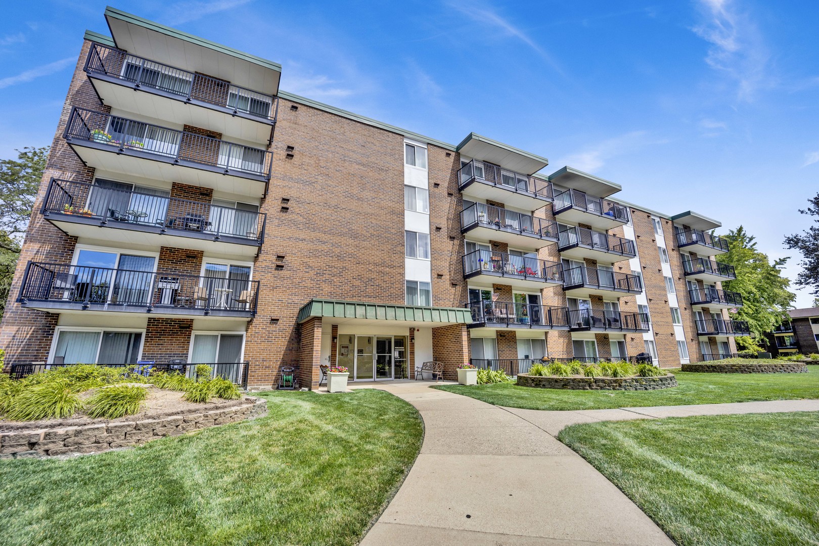 5S040 PEBBLEWOOD Lane Unit: E207