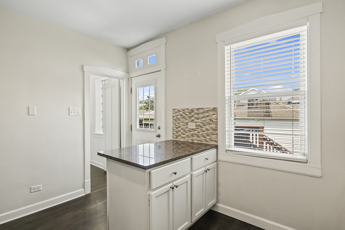 5106 W Nelson Street