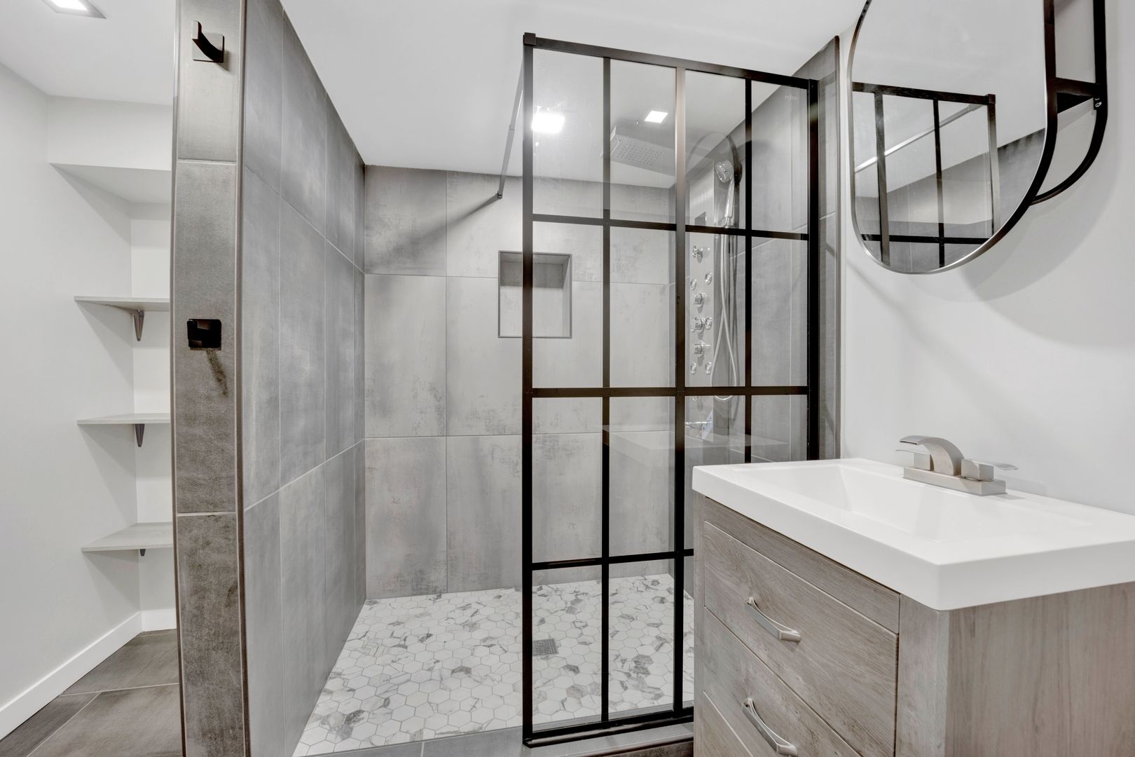 4649 N Kenmore Avenue Unit: A