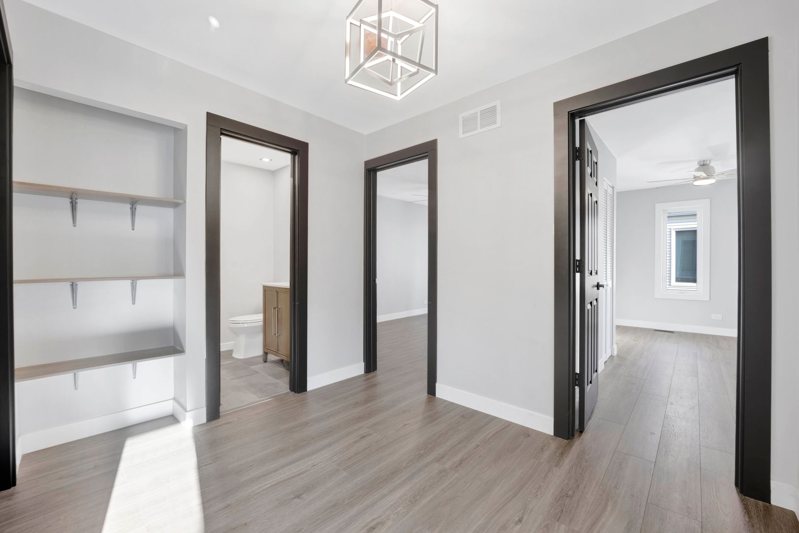 4649 N Kenmore Avenue Unit: A