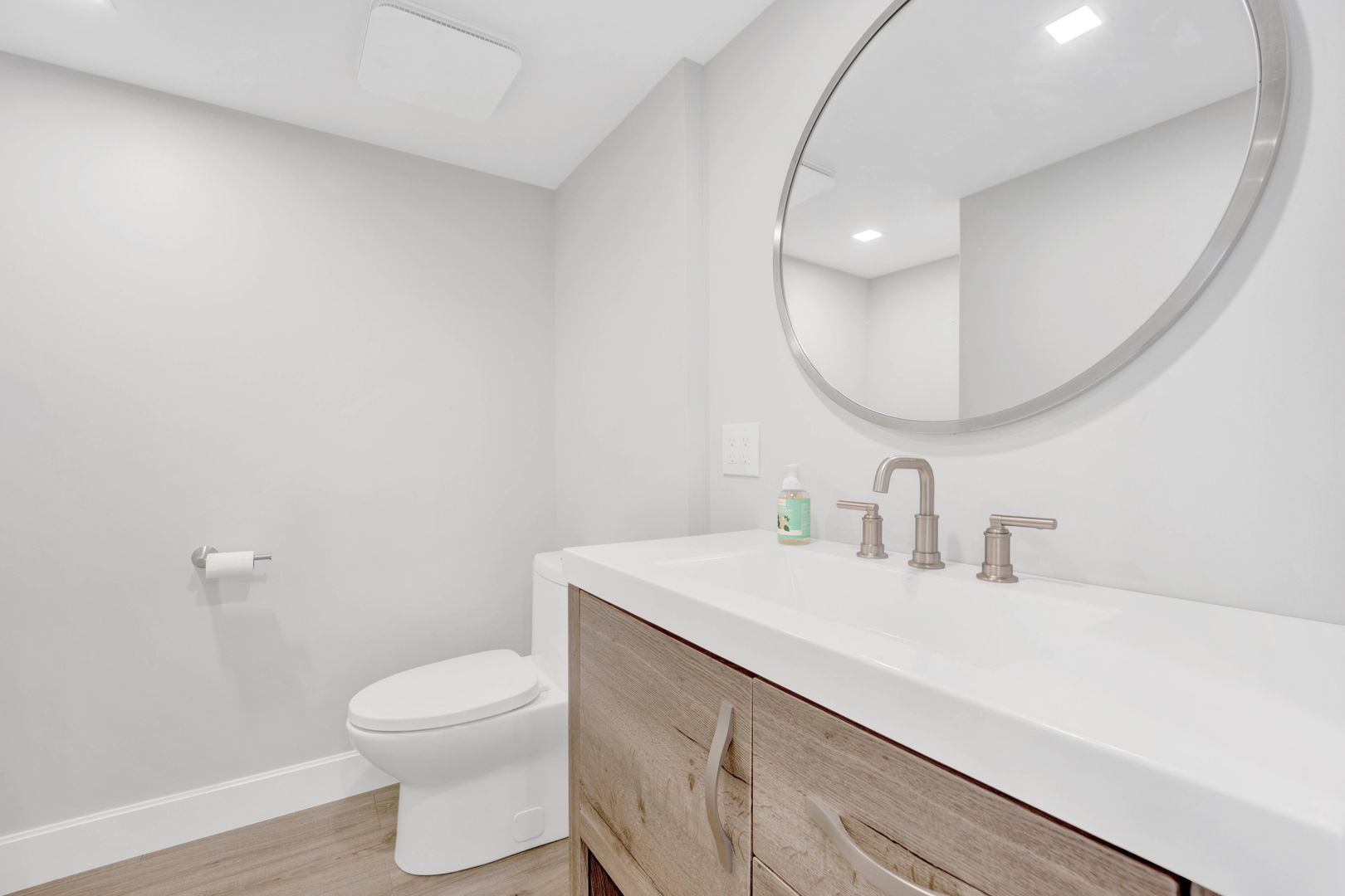 4649 N Kenmore Avenue Unit: A