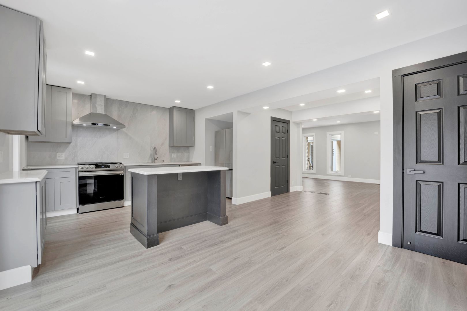 4649 N Kenmore Avenue Unit: A