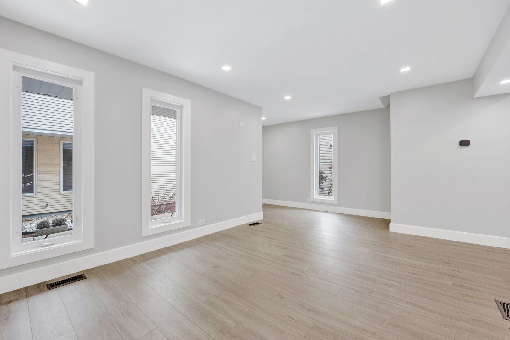 4649 N Kenmore Avenue Unit: A