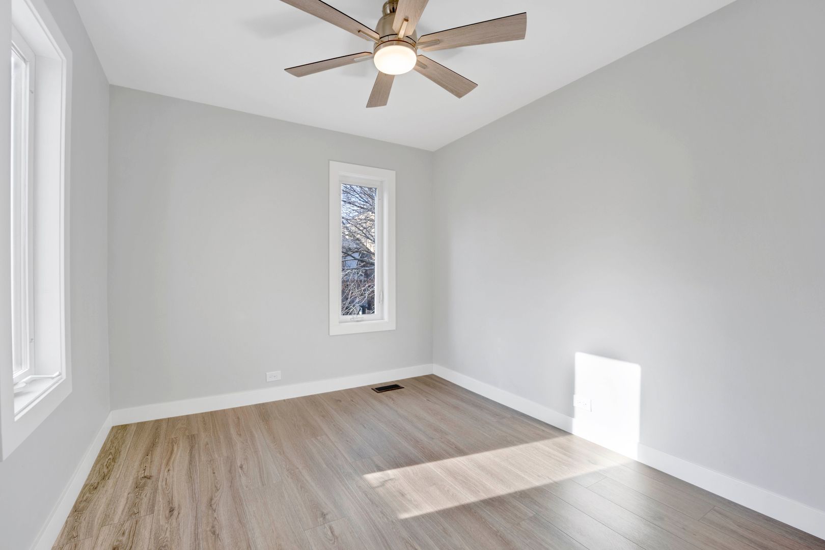 4649 N Kenmore Avenue Unit: A