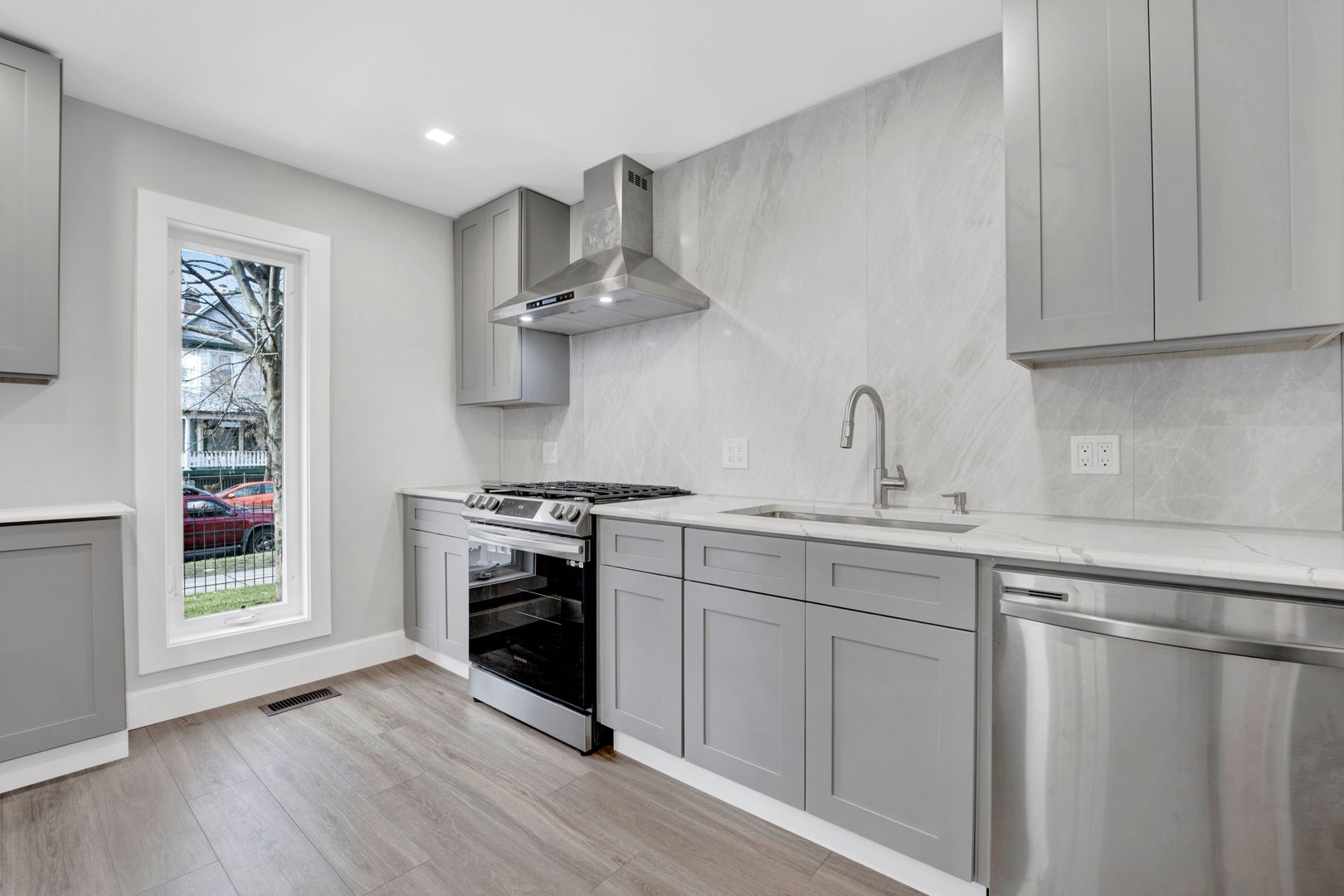 4649 N Kenmore Avenue Unit: A