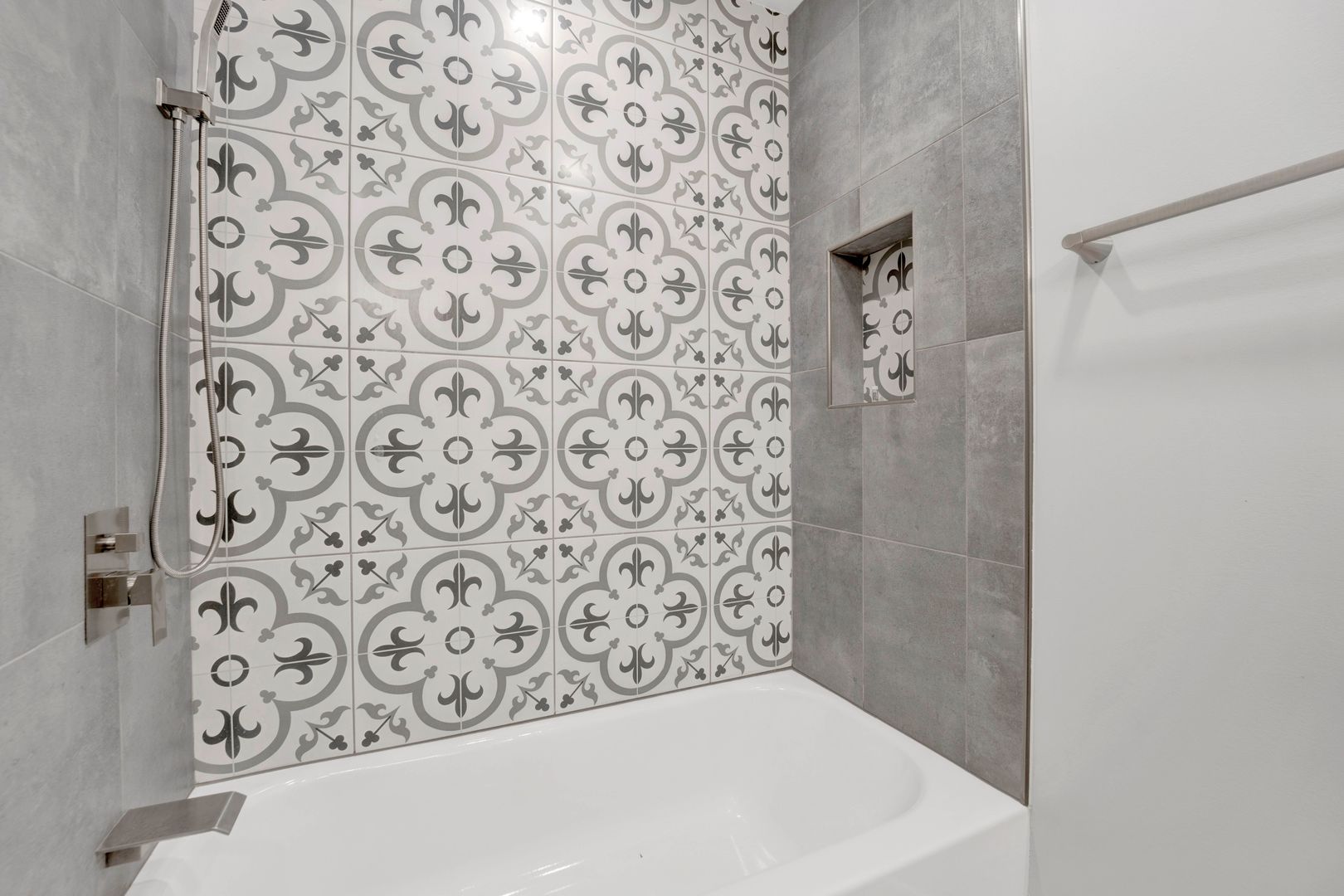 4649 N Kenmore Avenue Unit: A