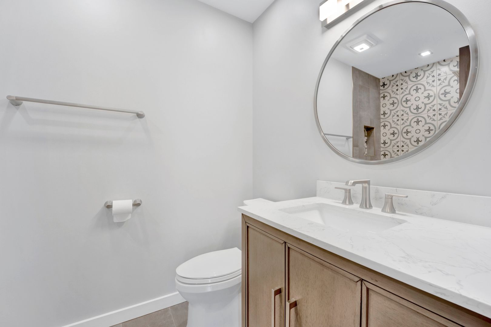 4649 N Kenmore Avenue Unit: A