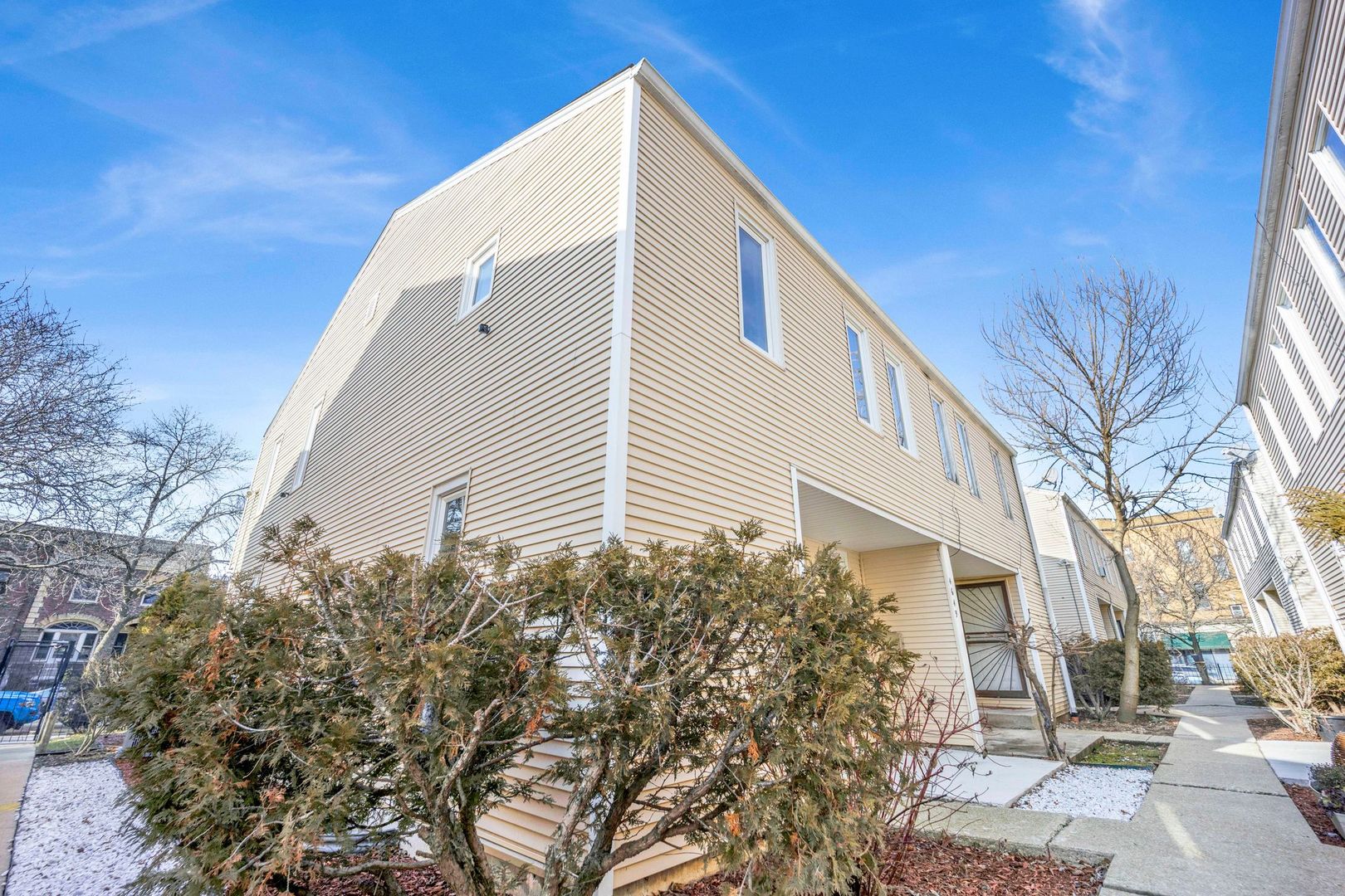 4649 N Kenmore Avenue Unit: A