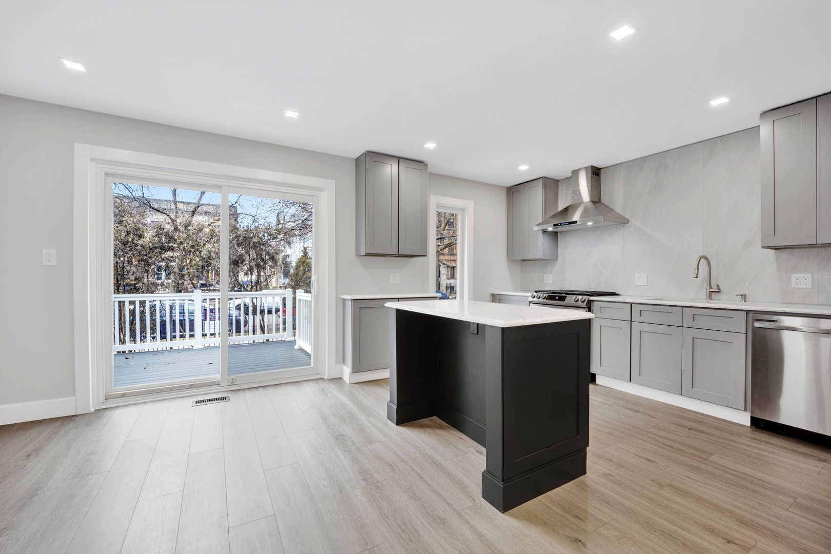 4649 N Kenmore Avenue Unit: A