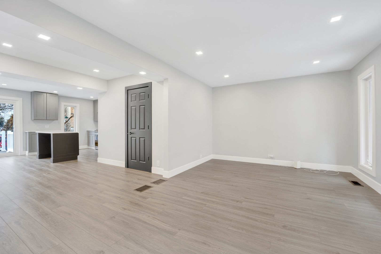 4649 N Kenmore Avenue Unit: A