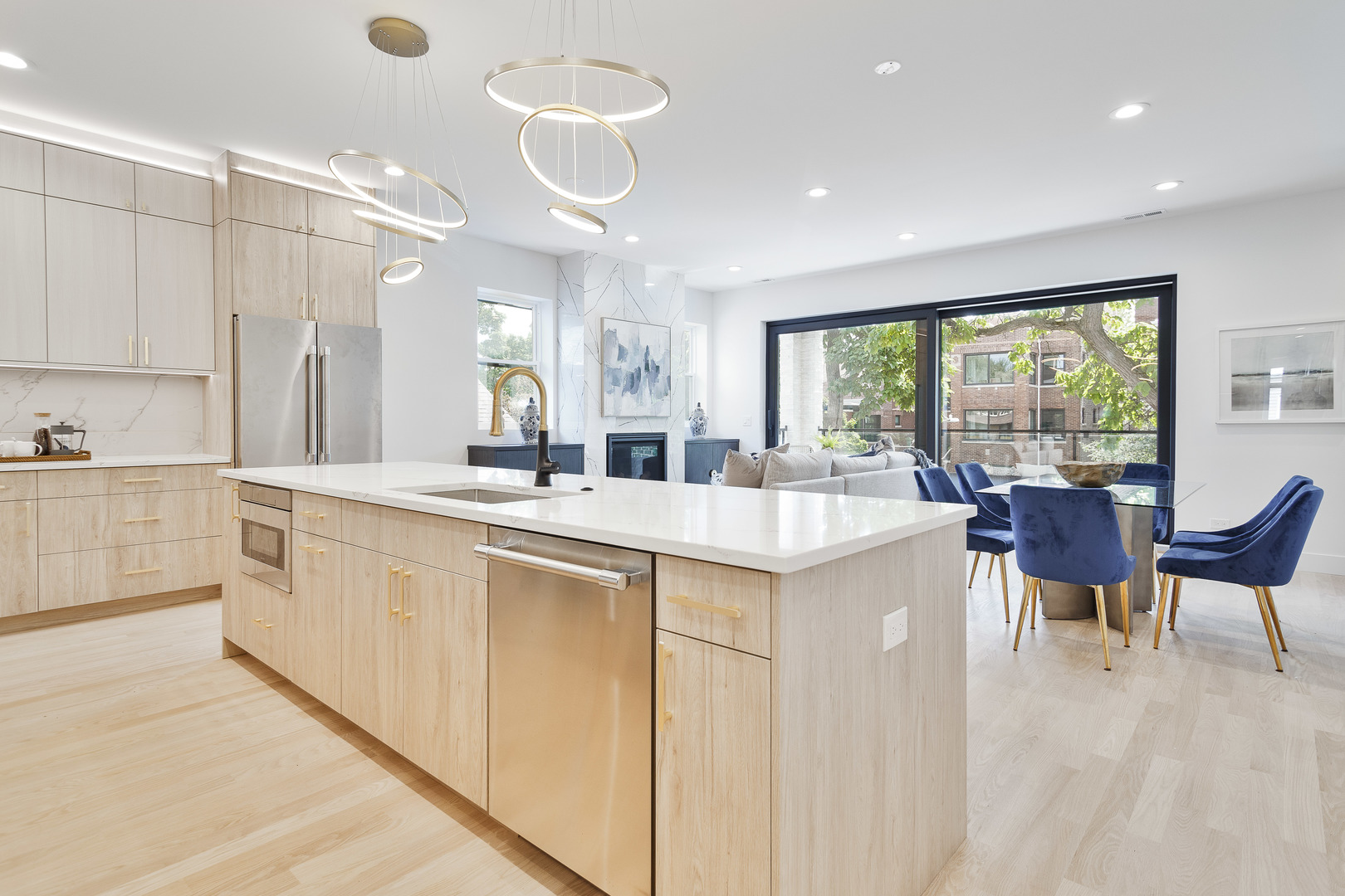 1334 W Rosedale Avenue Unit: 2