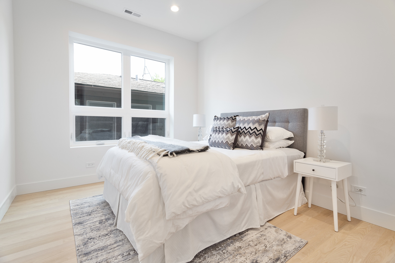 1334 W Rosedale Avenue Unit: 2