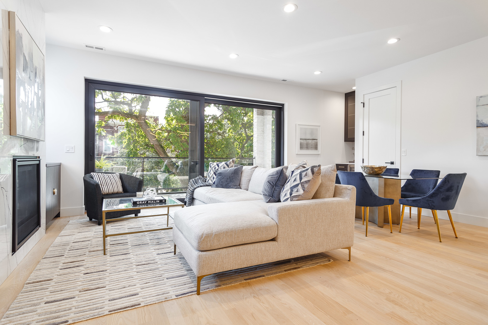 1334 W Rosedale Avenue Unit: 2