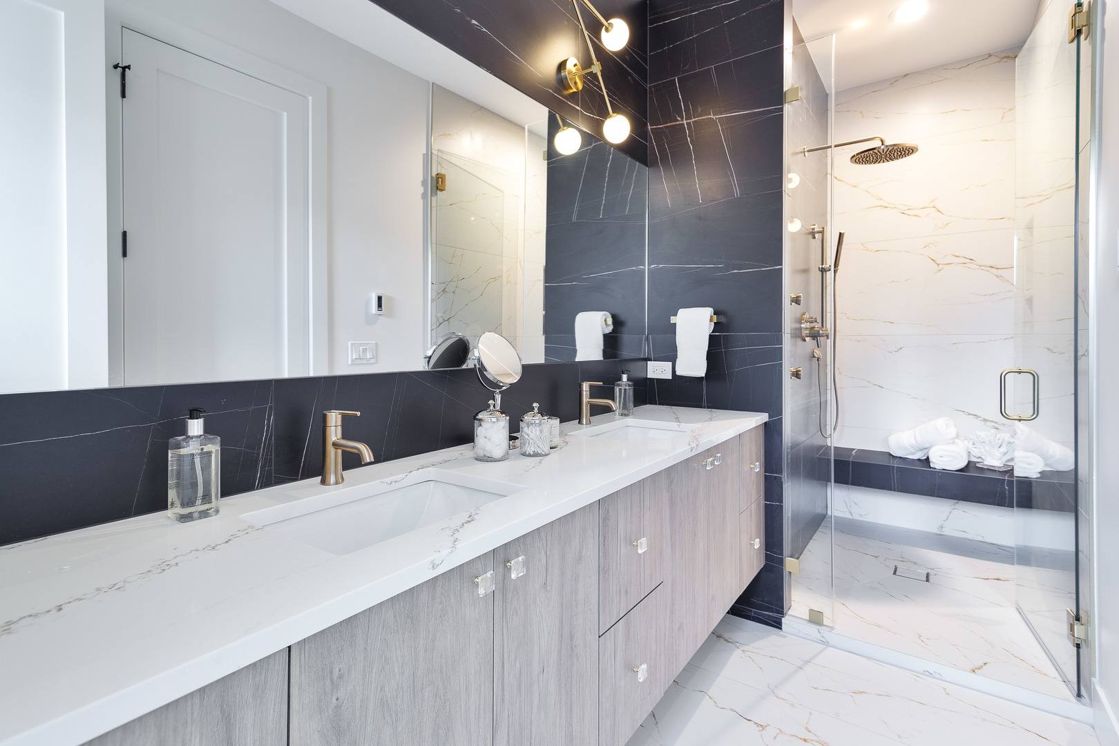 1334 W Rosedale Avenue Unit: 2