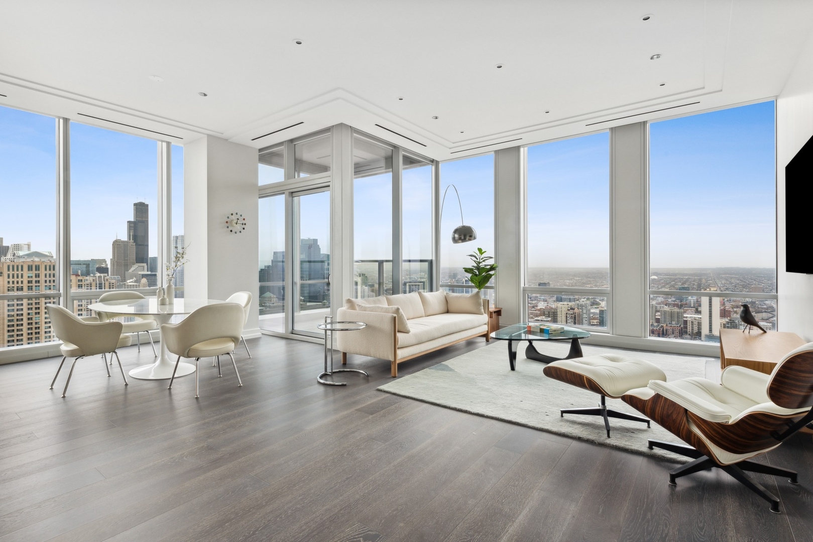 14 W Superior Street Unit: 5302