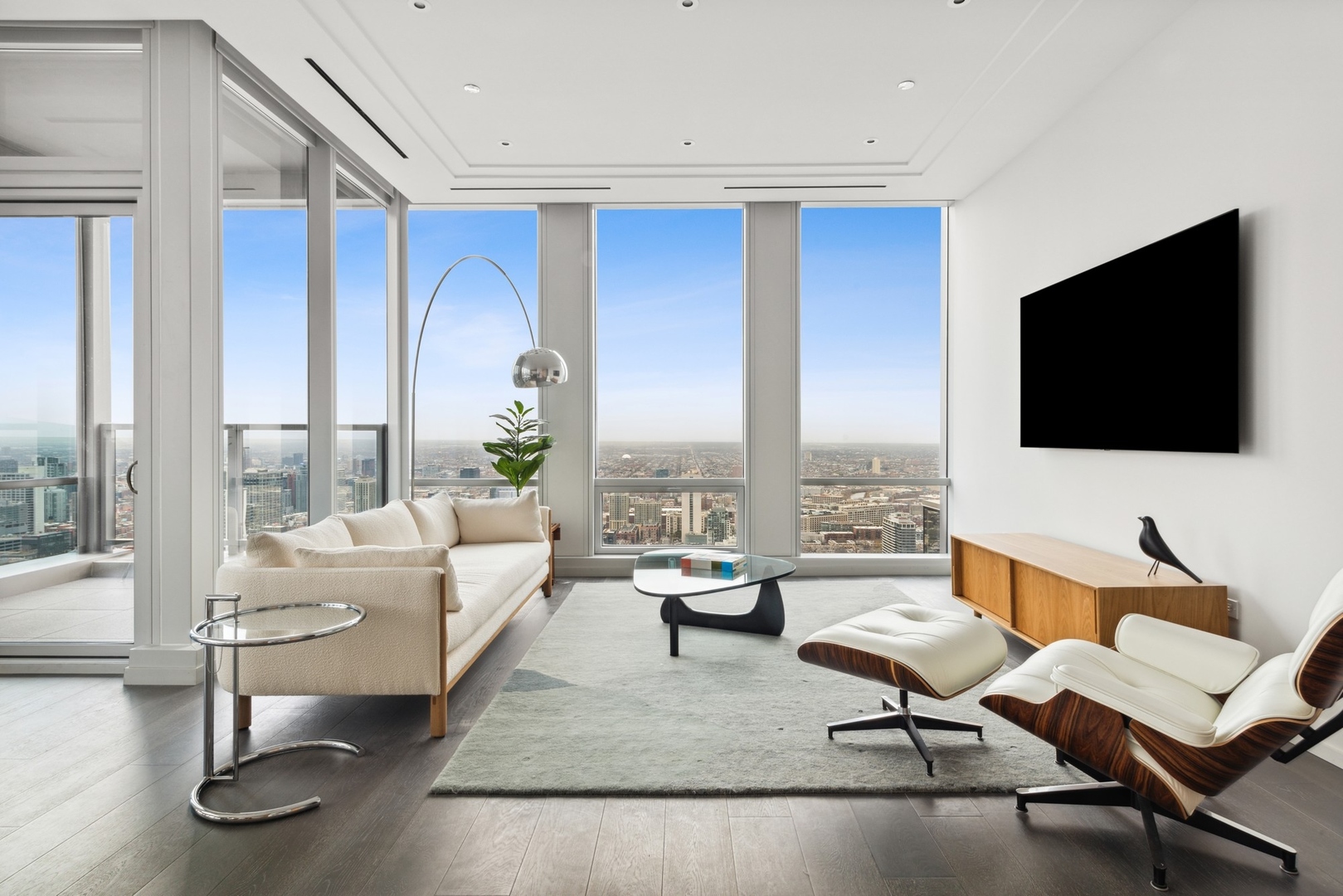 14 W Superior Street Unit: 5302