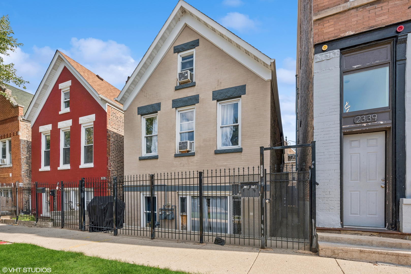 2337 S Sacramento Avenue