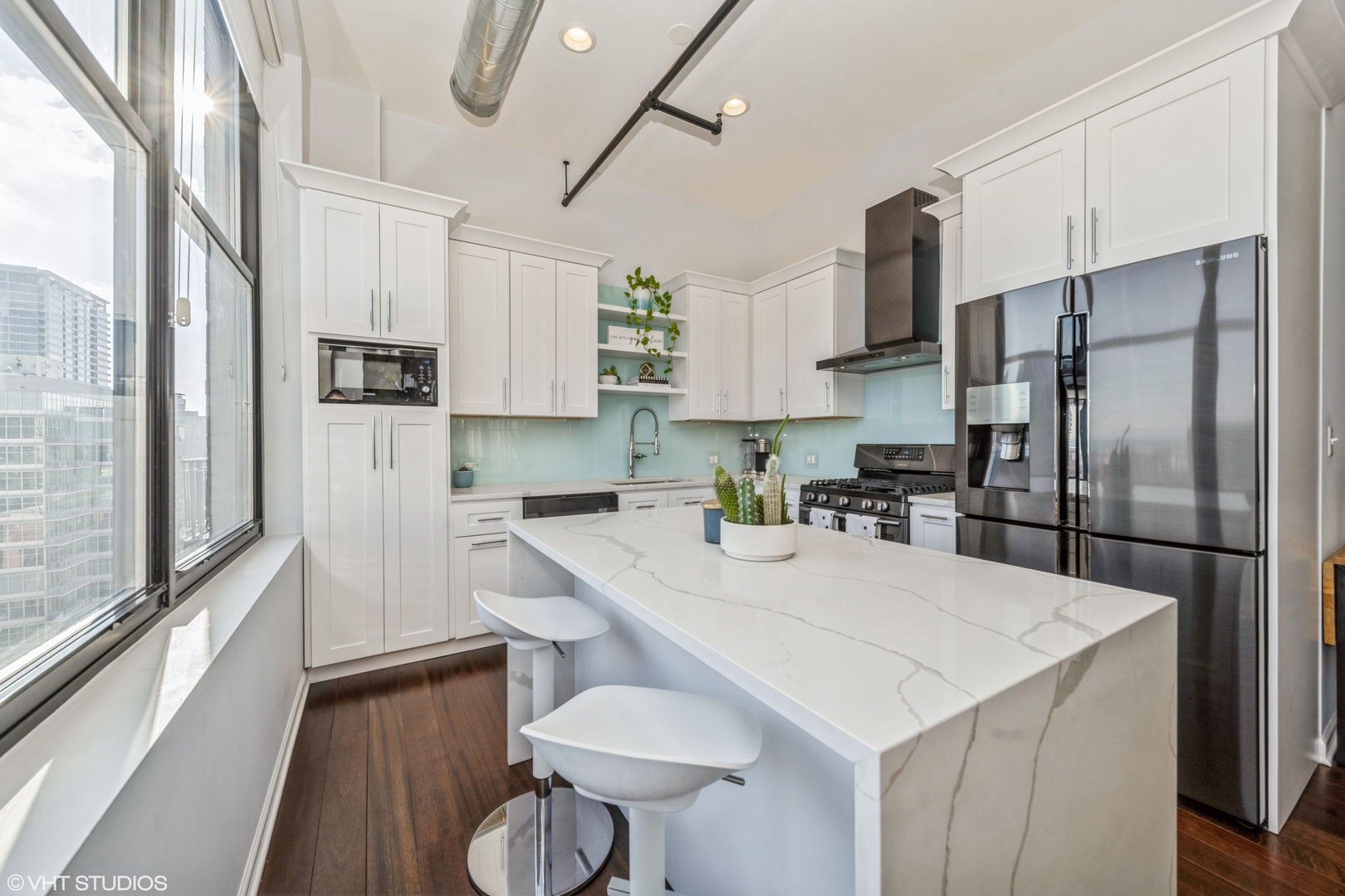 1516 S WABASH Avenue Unit: 1102