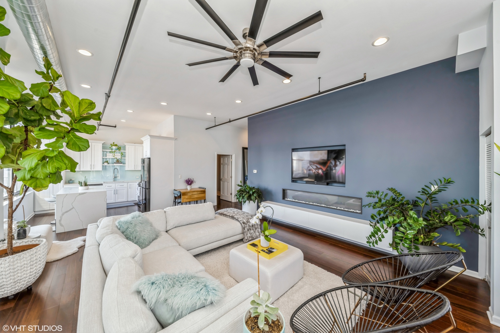 1516 S WABASH Avenue Unit: 1102