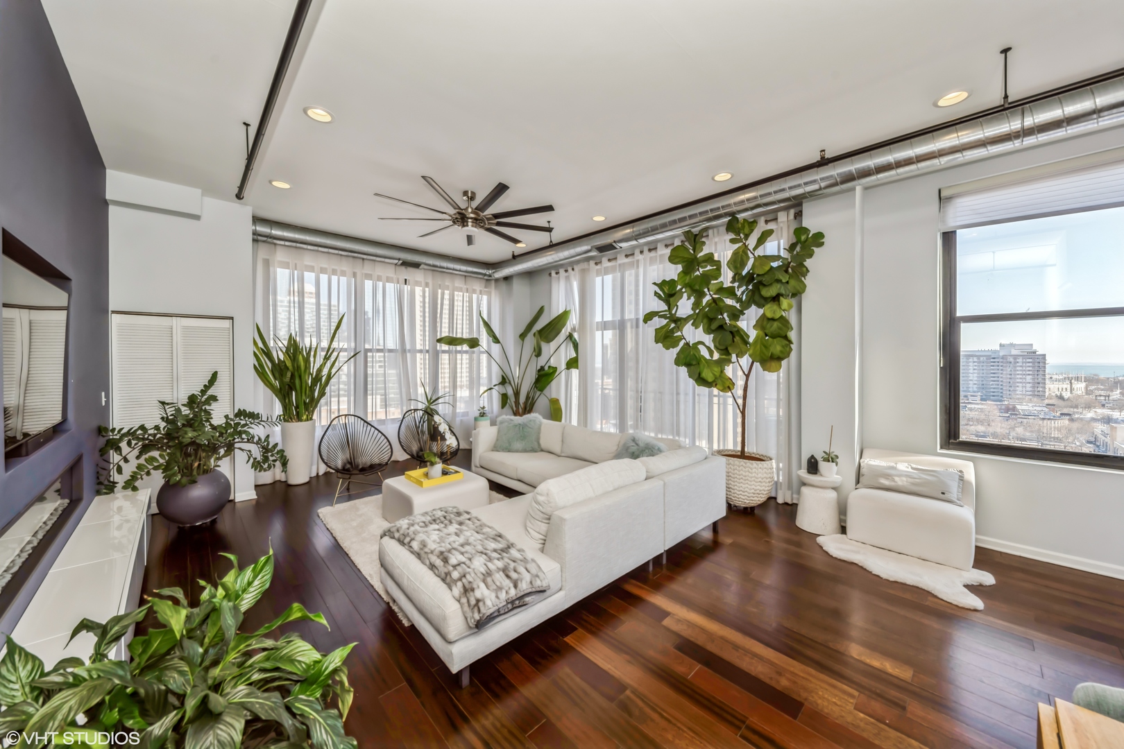 1516 S WABASH Avenue Unit: 1102