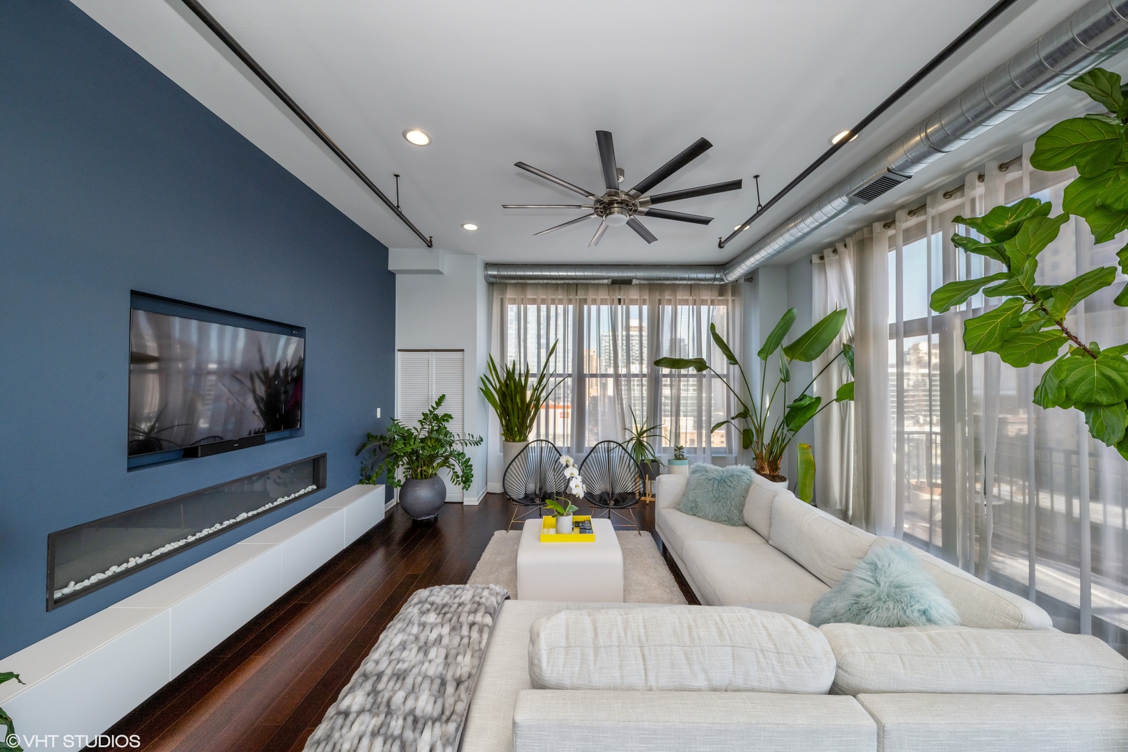 1516 S WABASH Avenue Unit: 1102