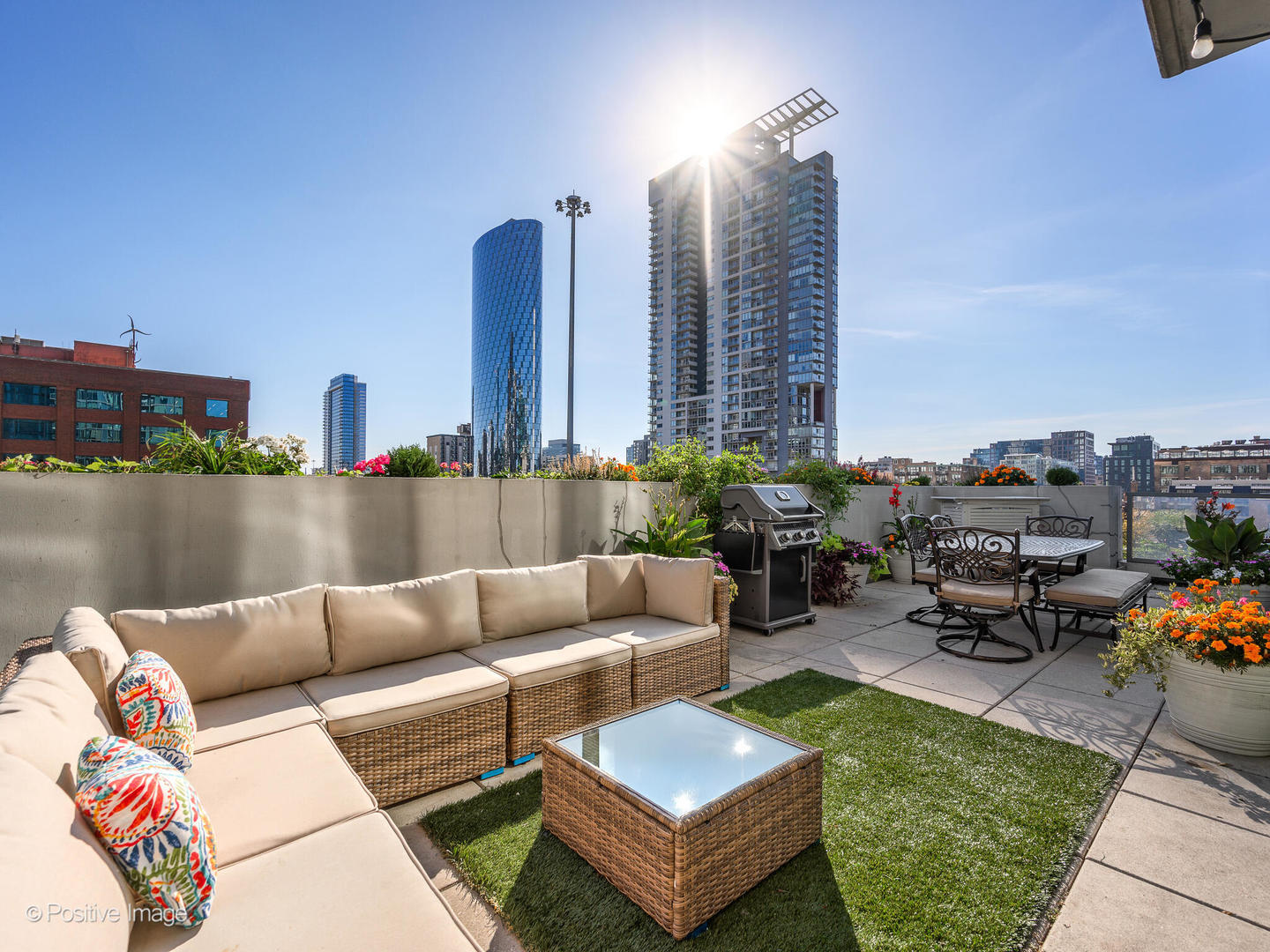 659 W RANDOLPH Street Unit: 413