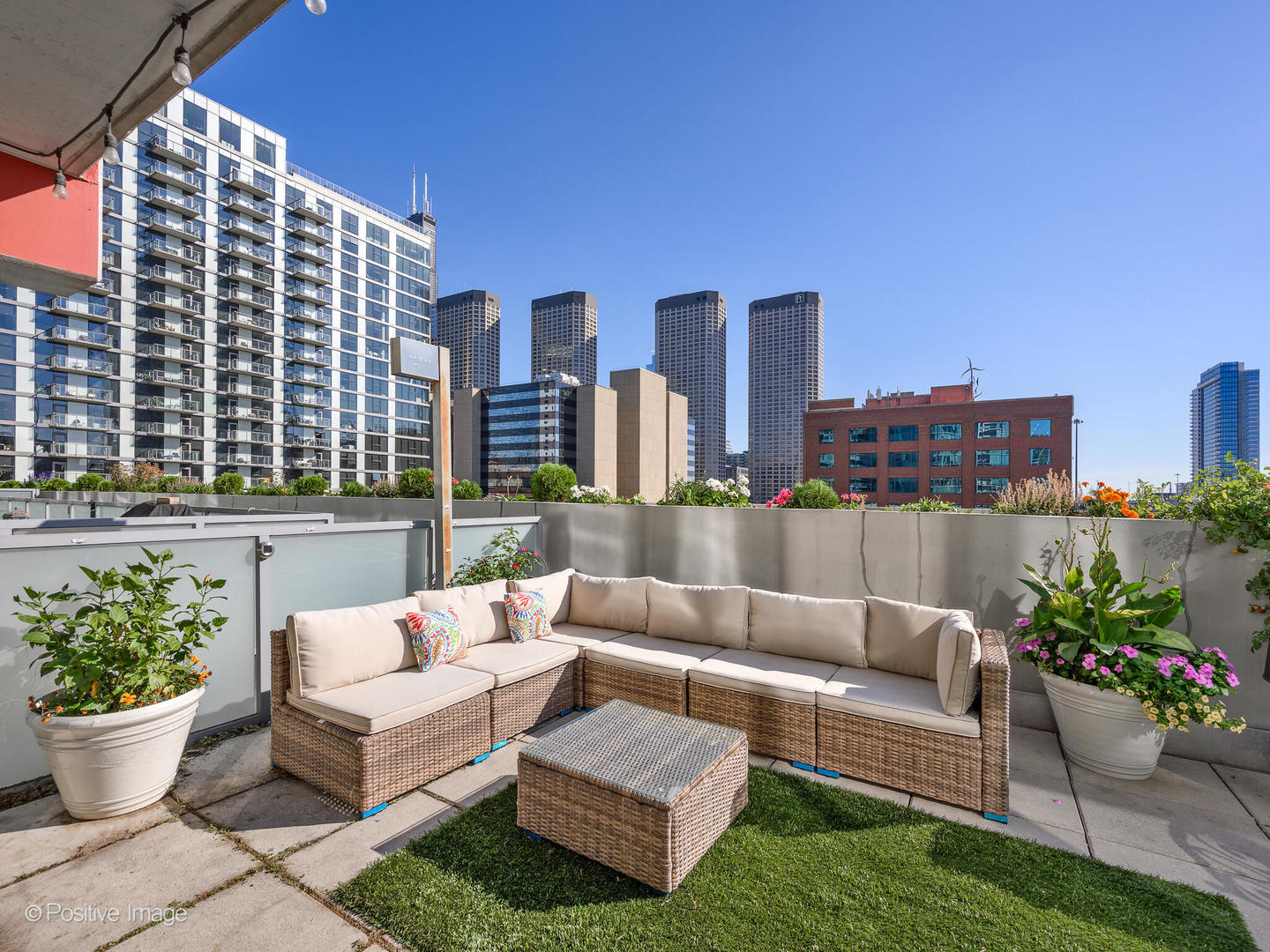 659 W RANDOLPH Street Unit: 413
