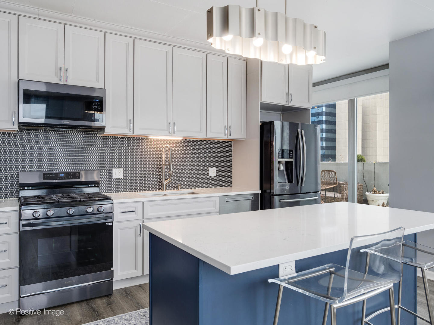 659 W RANDOLPH Street Unit: 413