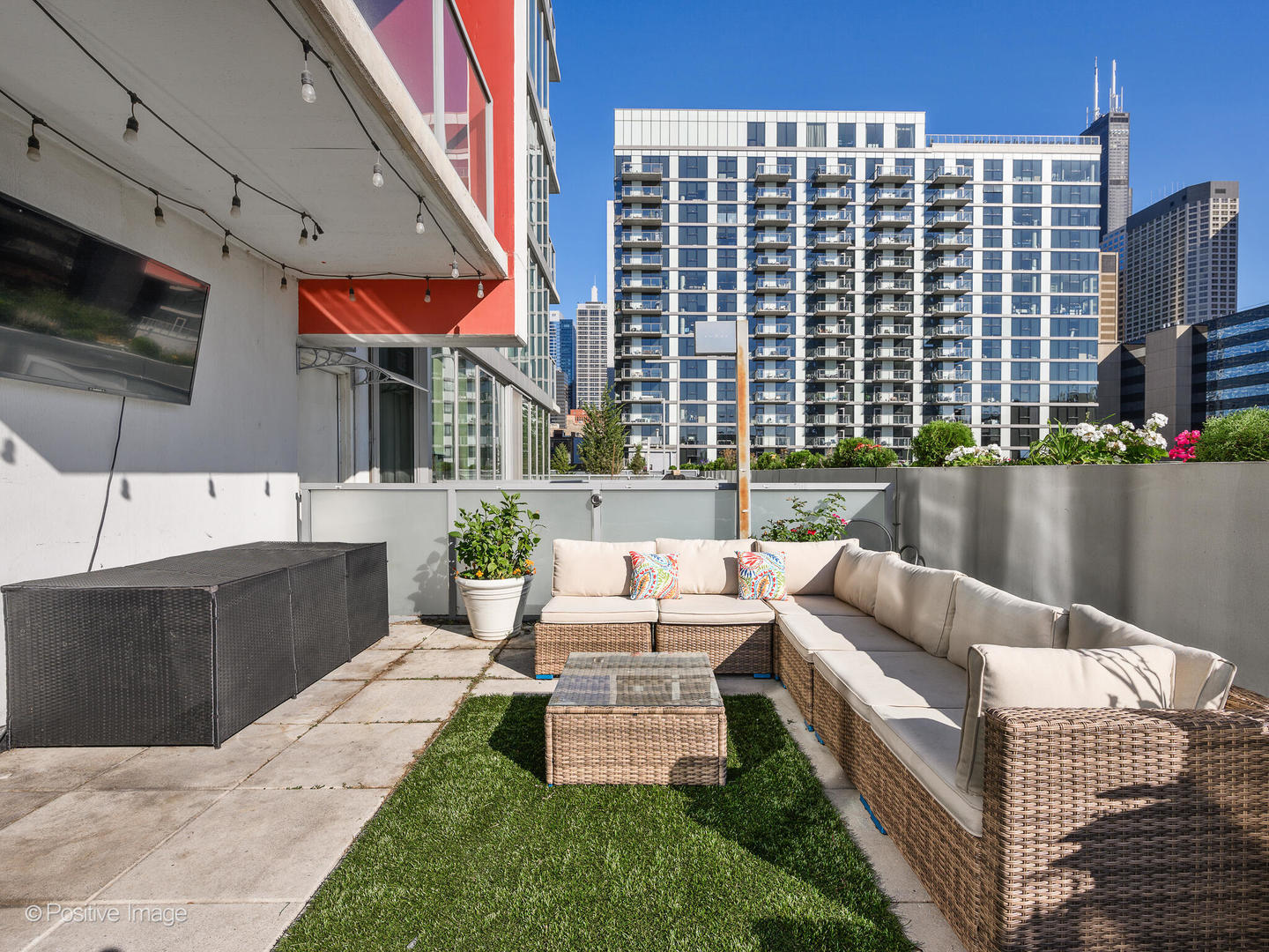 659 W RANDOLPH Street Unit: 413