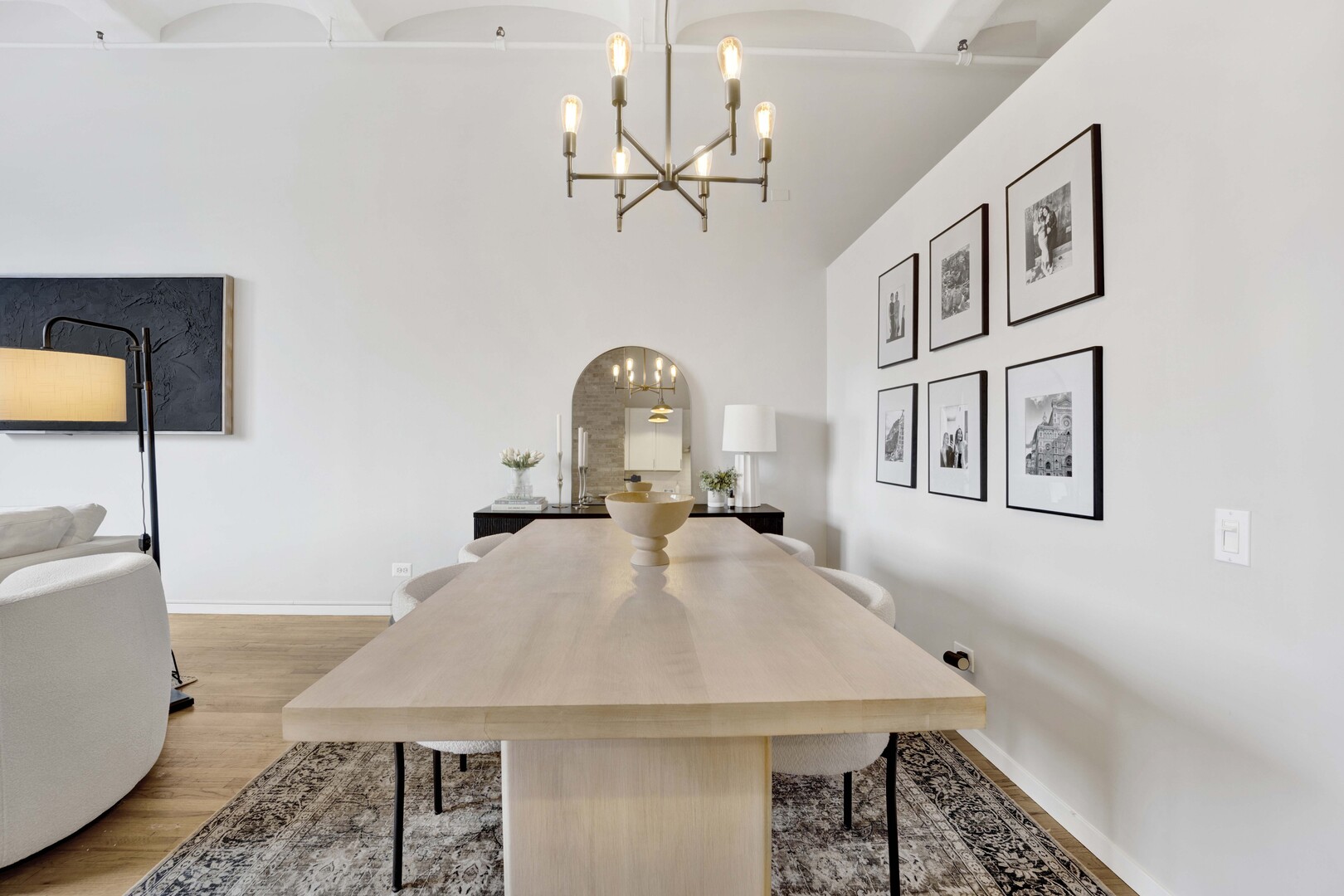 1000 W Washington Boulevard Unit: 305