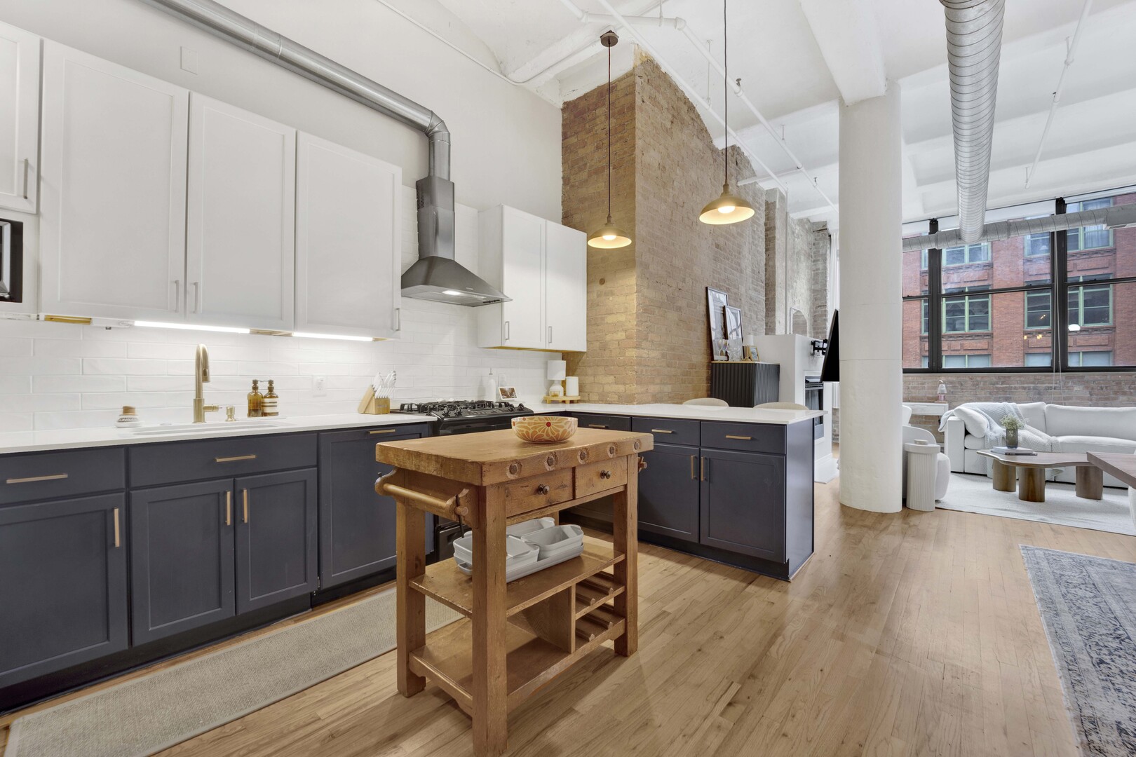 1000 W Washington Boulevard Unit: 305