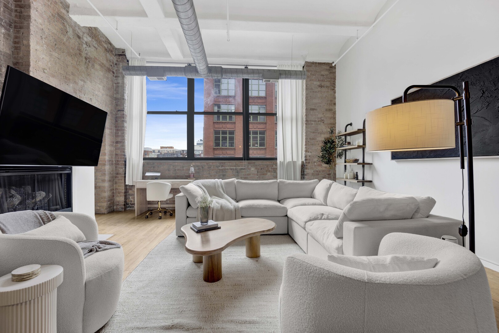 1000 W Washington Boulevard Unit: 305