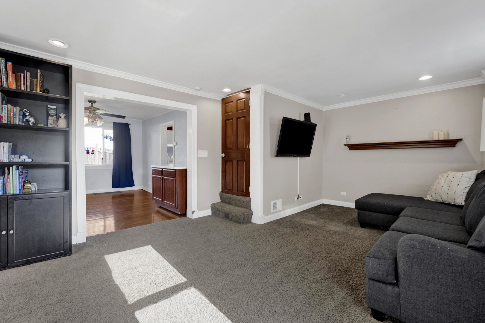 432 E 8TH Street