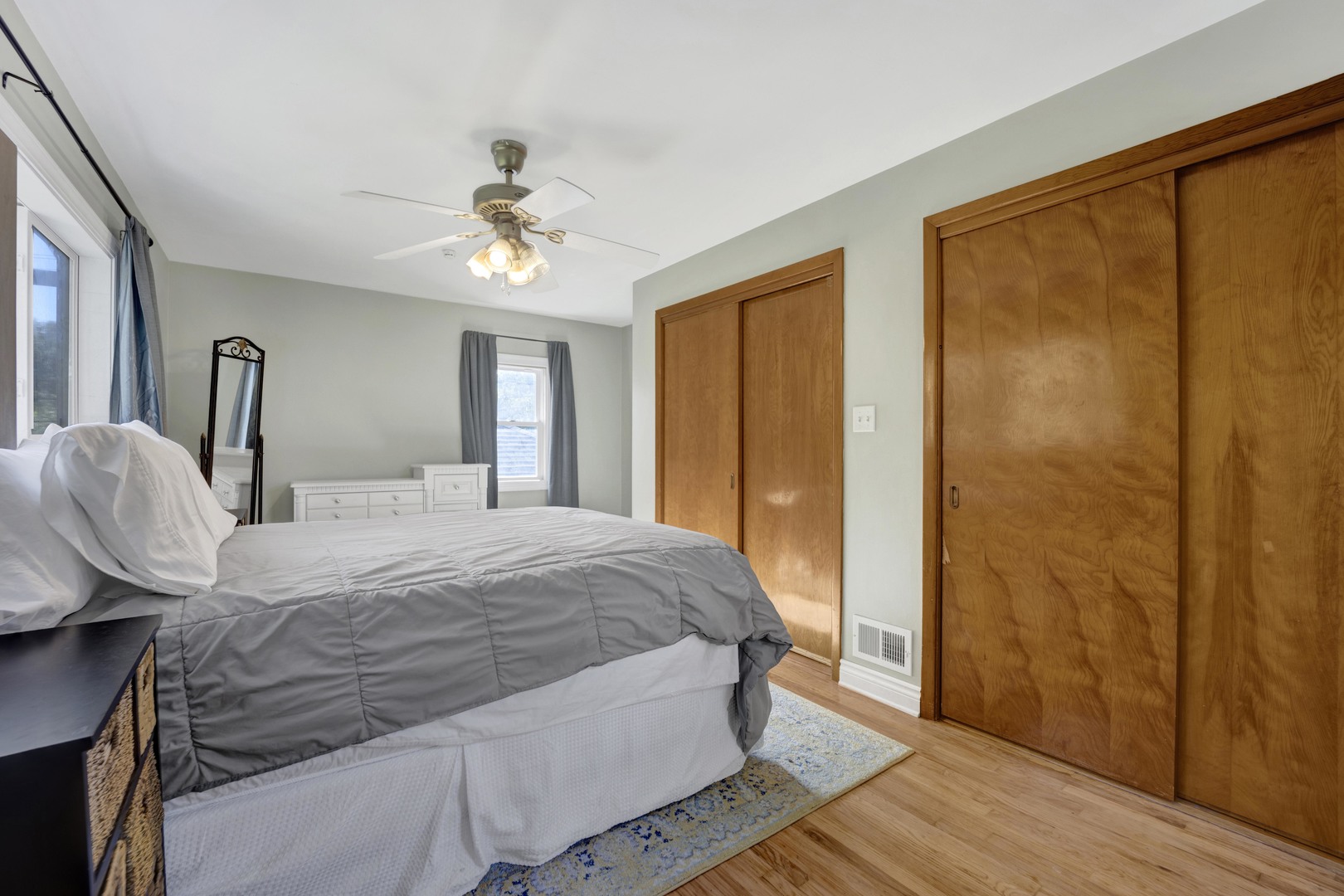 432 E 8TH Street
