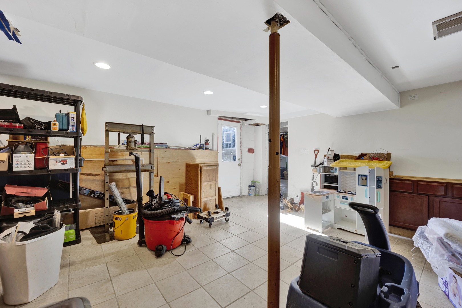 432 E 8TH Street