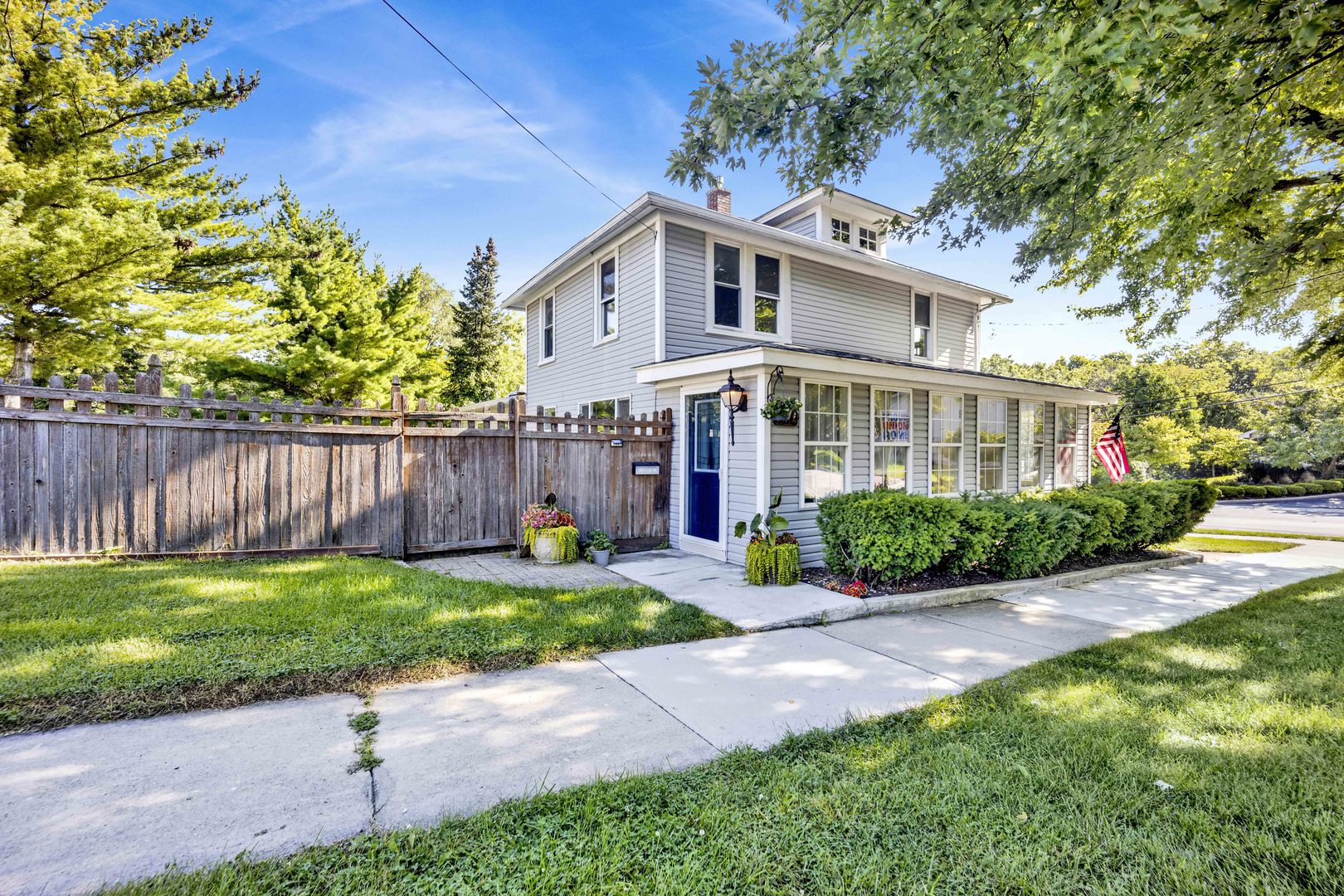 432 E 8TH Street