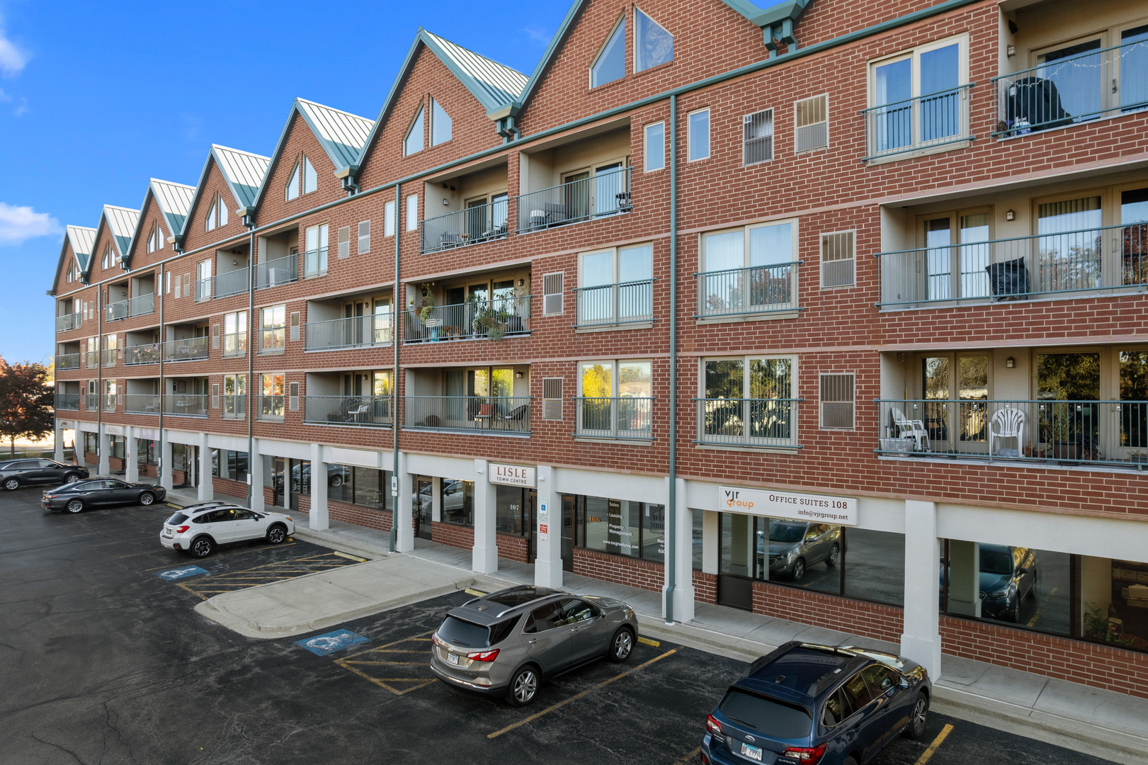 1111 Burlington Avenue Unit: 207